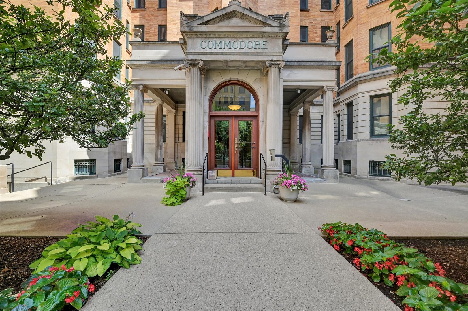 550 W Surf Street #115, Chicago, IL 60657