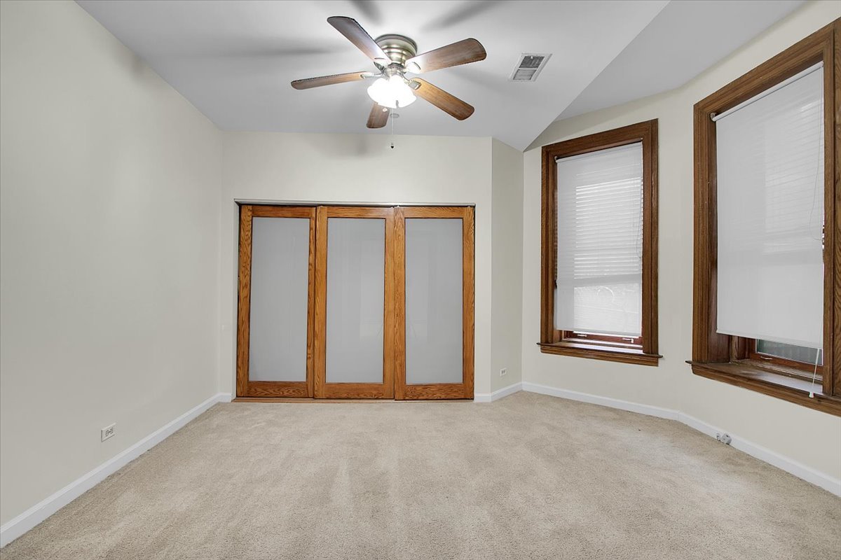 550 W Surf Street #115, Chicago, IL 60657