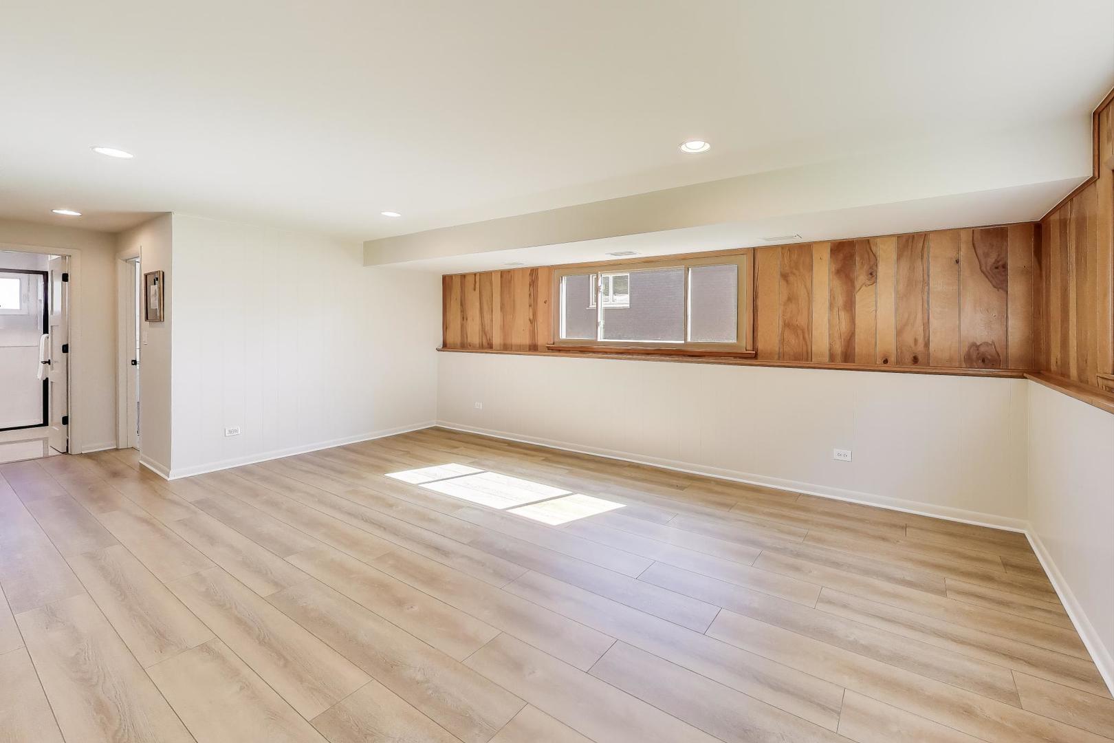 877 S Cedar Avenue, Elmhurst, IL 60126