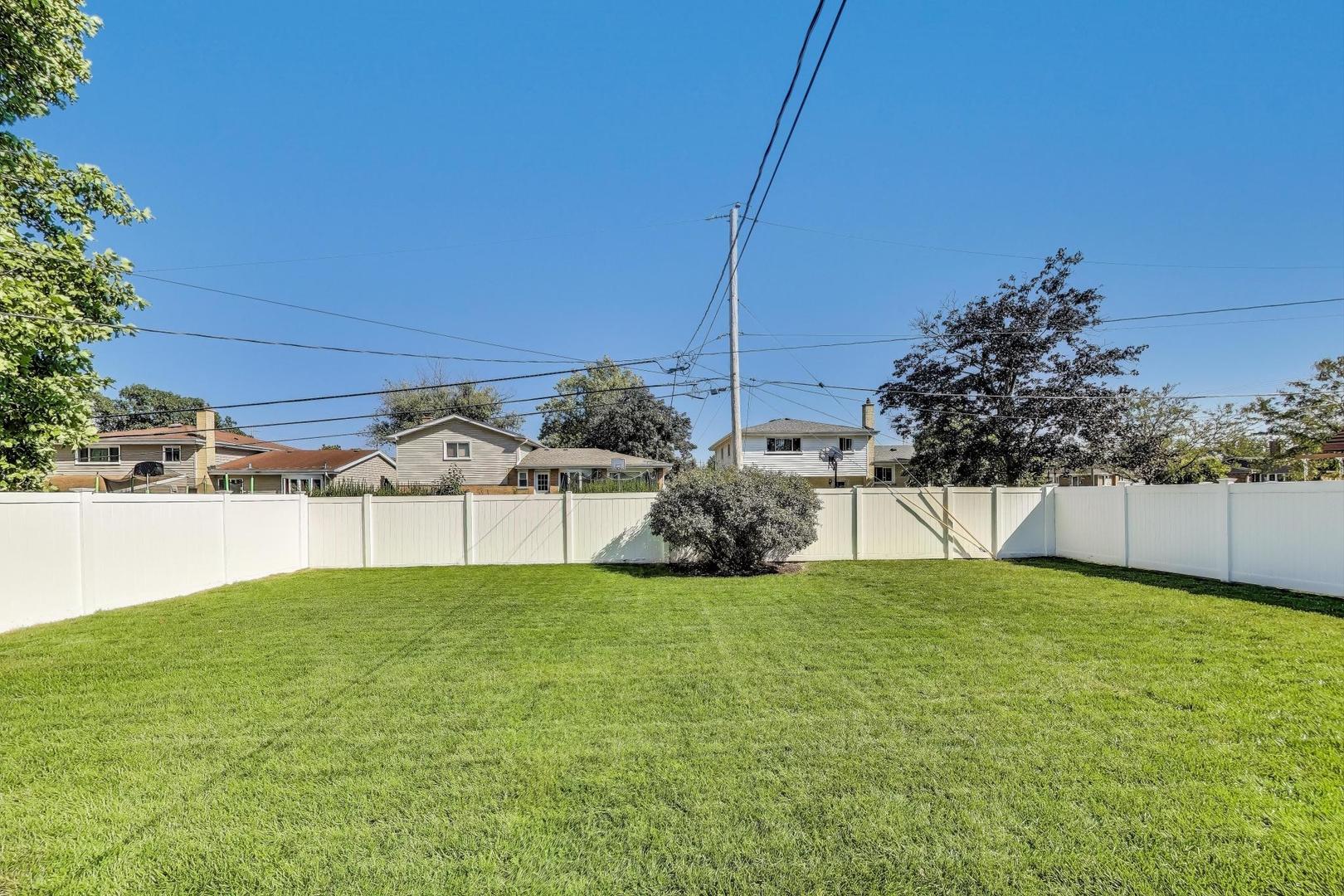 877 S Cedar Avenue, Elmhurst, IL 60126