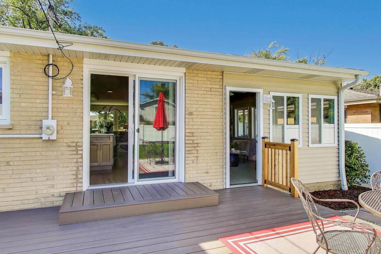 877 S Cedar Avenue, Elmhurst, IL 60126