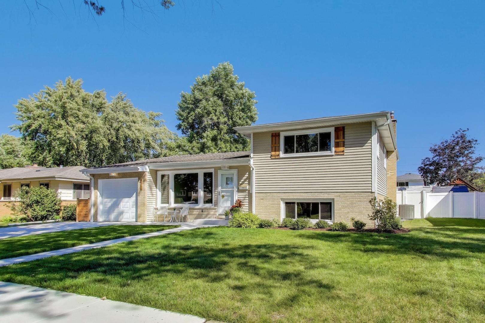 877 S Cedar Avenue, Elmhurst, IL 60126