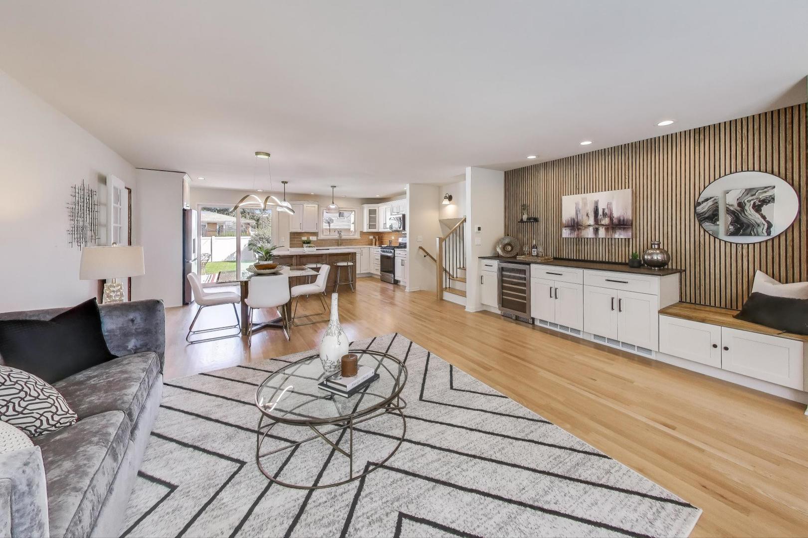 877 S Cedar Avenue, Elmhurst, IL 60126