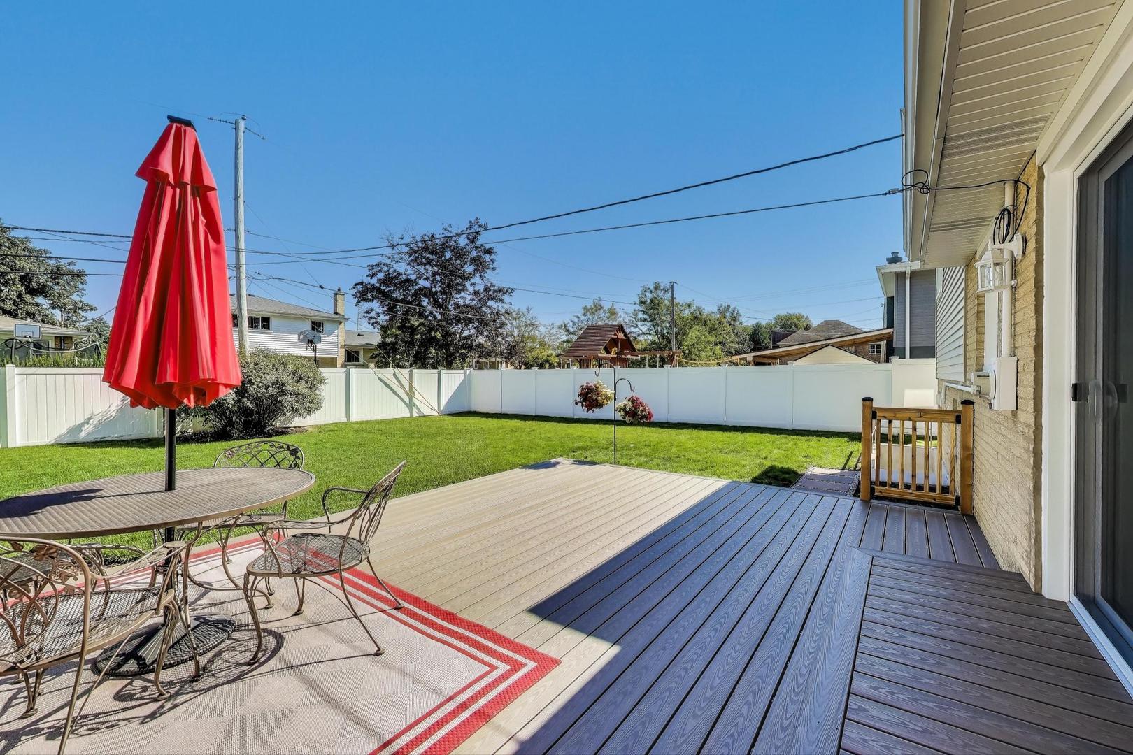 877 S Cedar Avenue, Elmhurst, IL 60126