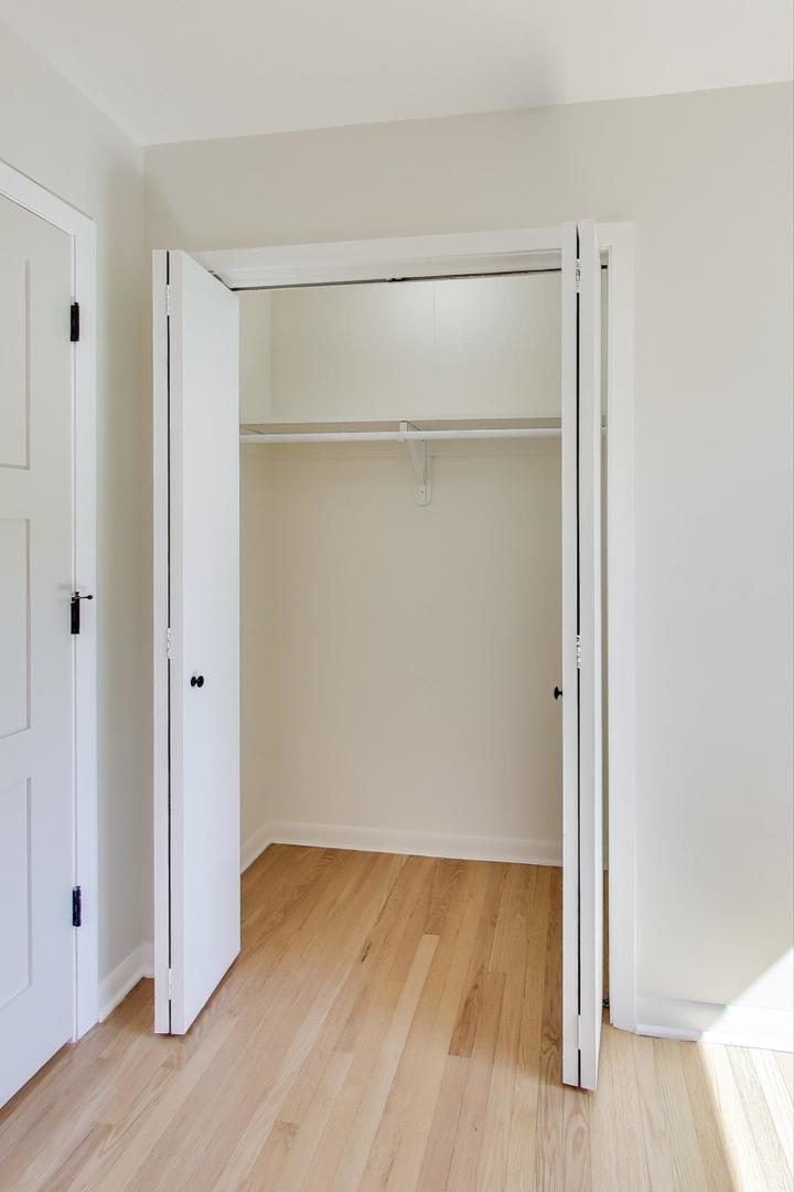 877 S Cedar Avenue, Elmhurst, IL 60126