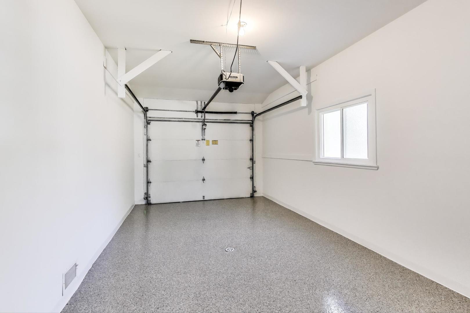 877 S Cedar Avenue, Elmhurst, IL 60126