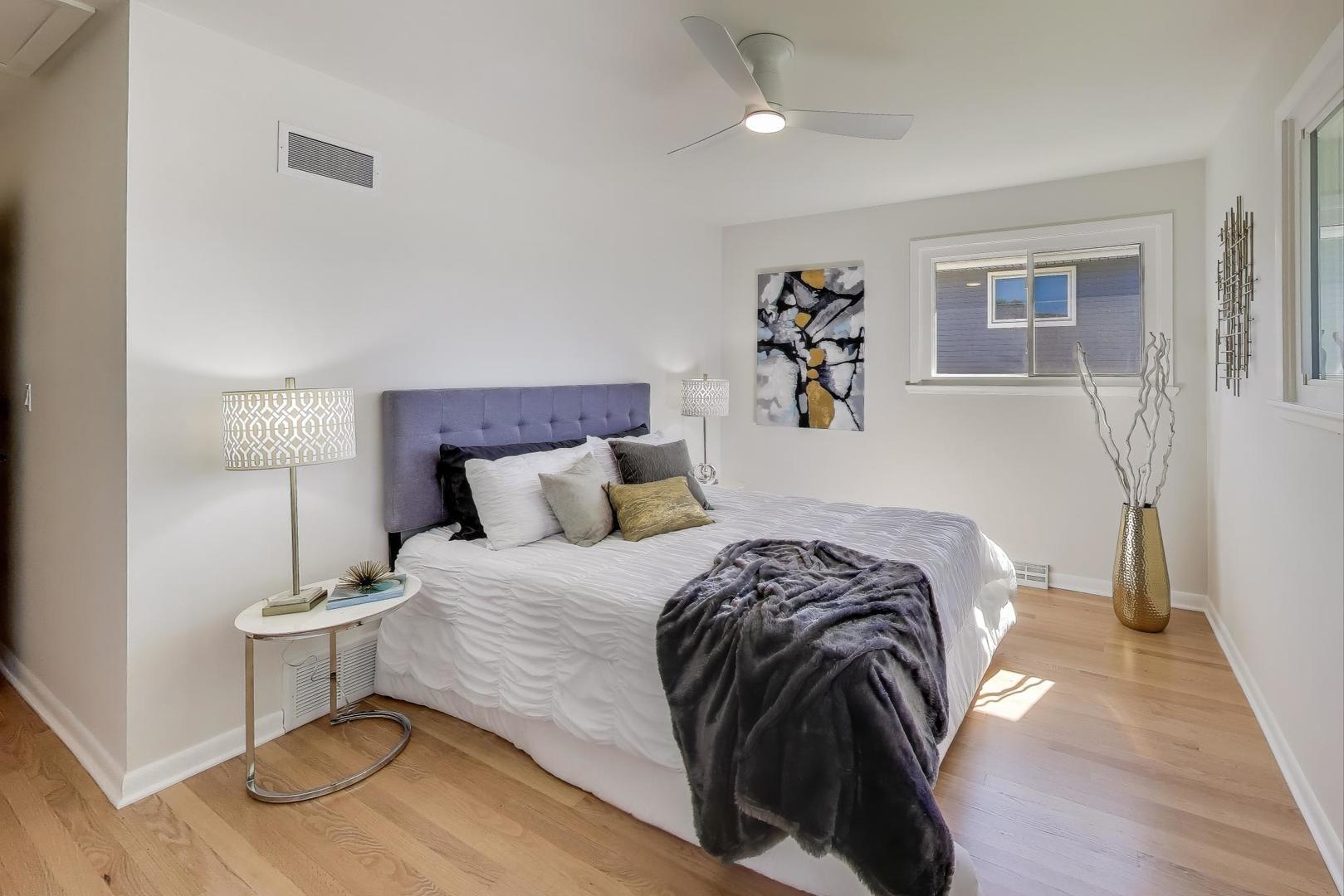 877 S Cedar Avenue, Elmhurst, IL 60126