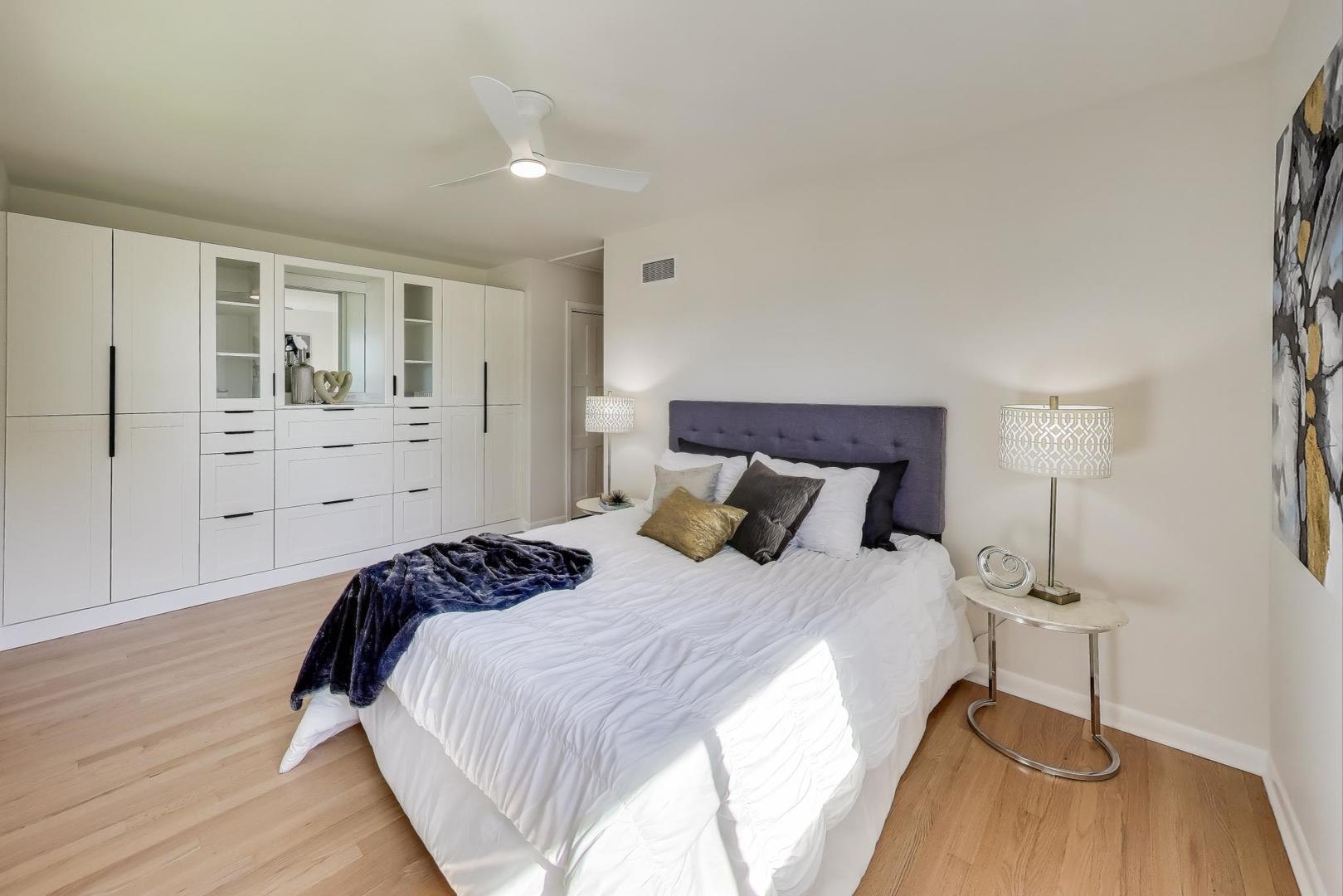 877 S Cedar Avenue, Elmhurst, IL 60126