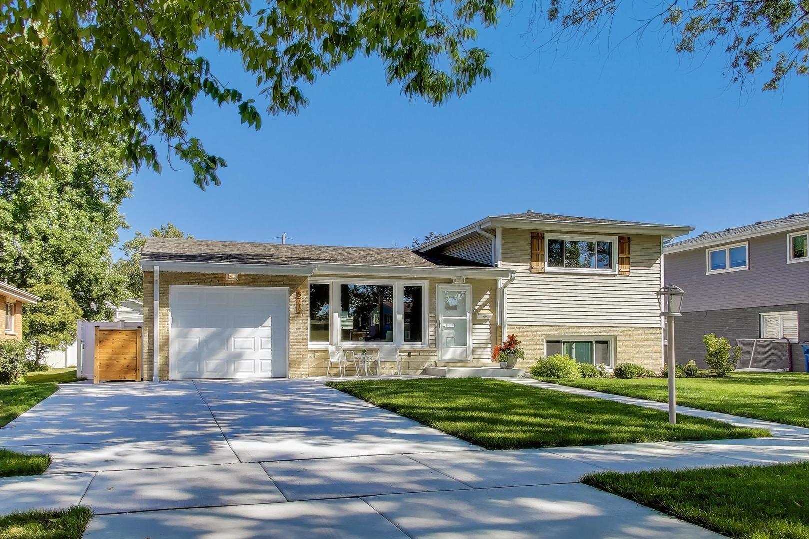 877 S Cedar Avenue, Elmhurst, IL 60126