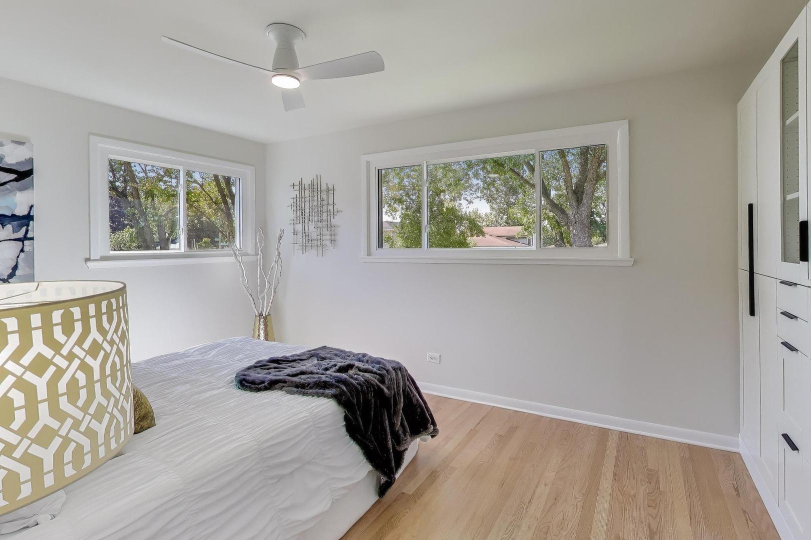 877 S Cedar Avenue, Elmhurst, IL 60126