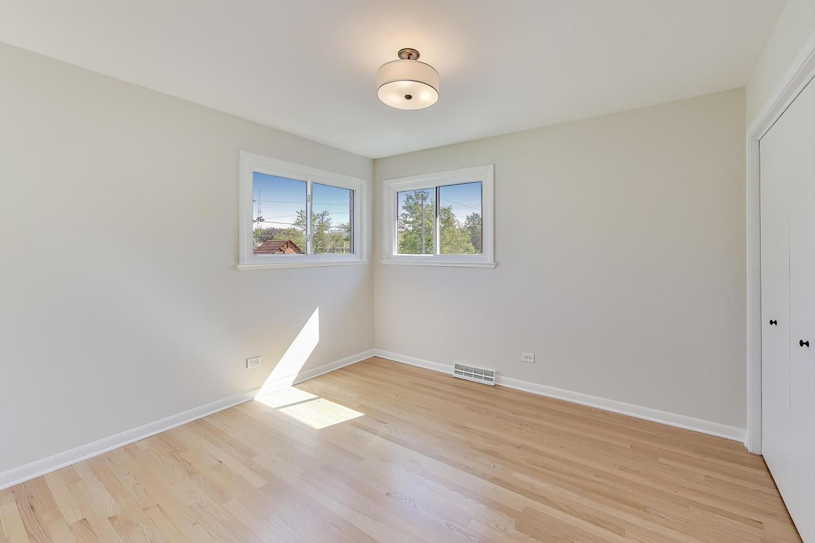 877 S Cedar Avenue, Elmhurst, IL 60126