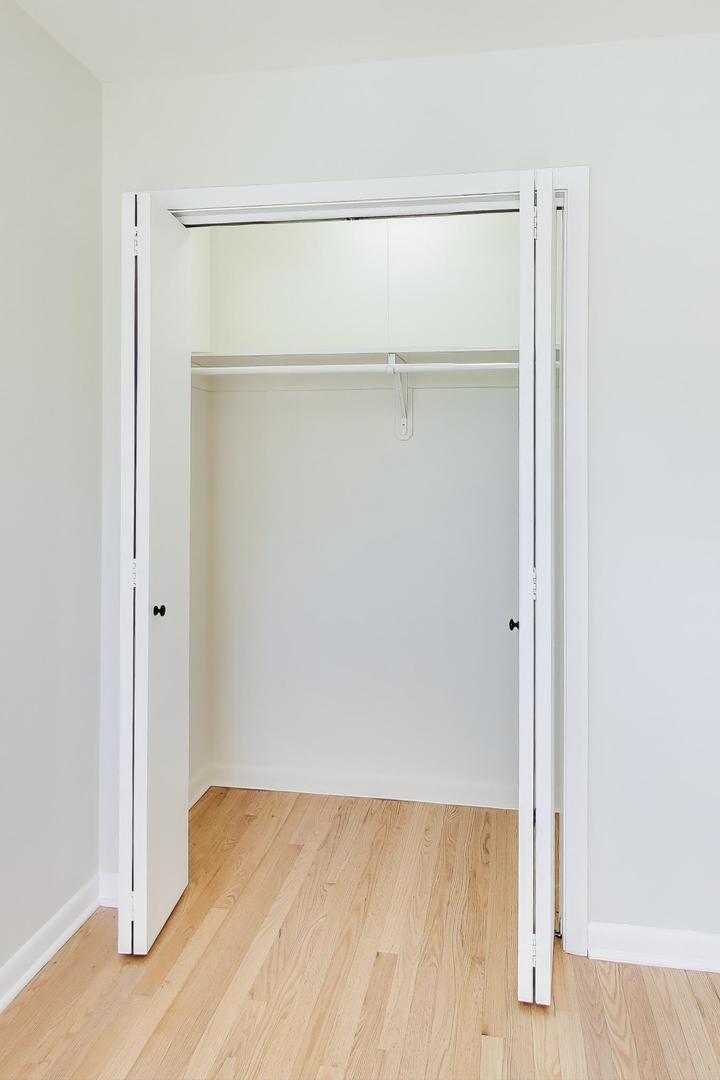 877 S Cedar Avenue, Elmhurst, IL 60126