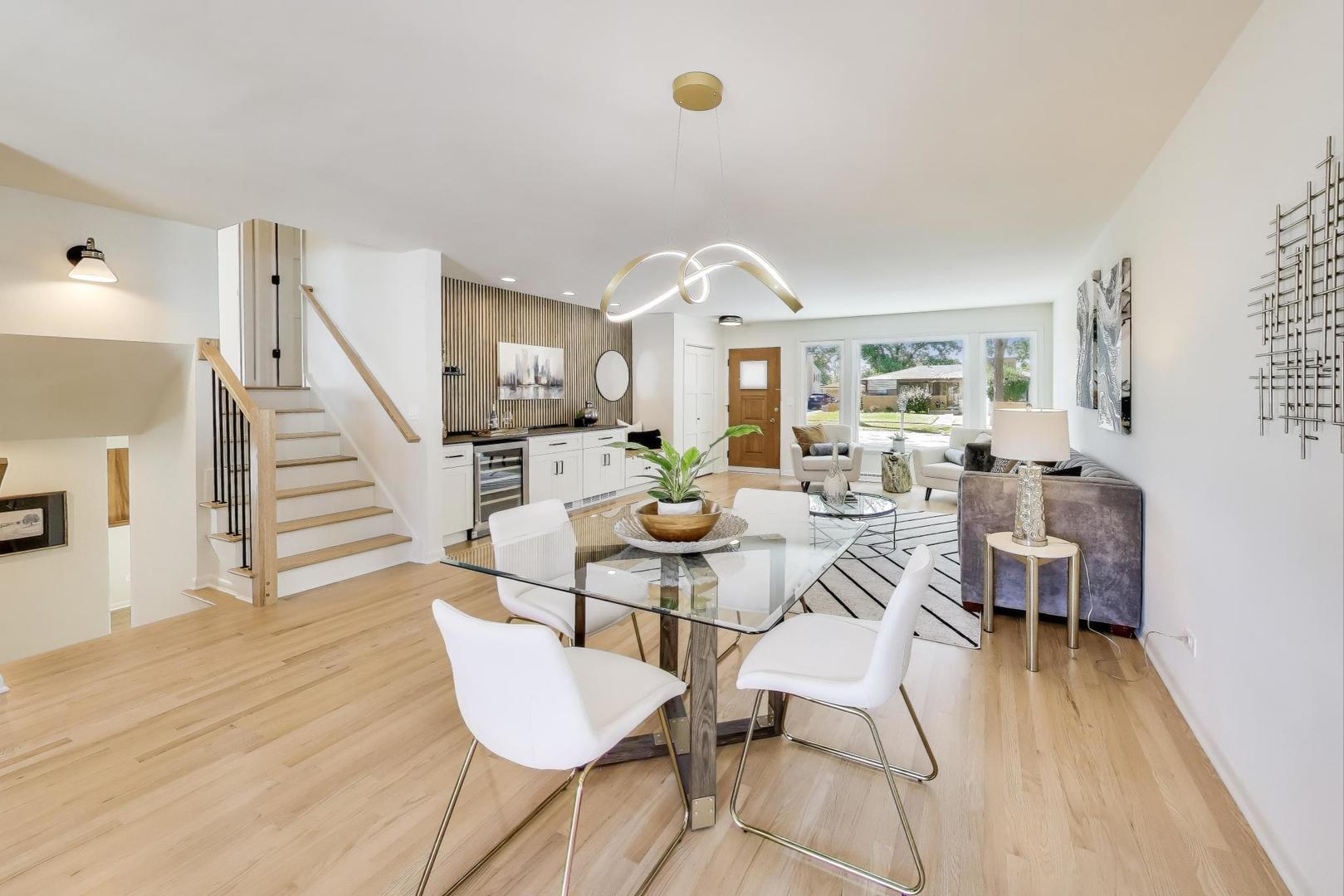 877 S Cedar Avenue, Elmhurst, IL 60126