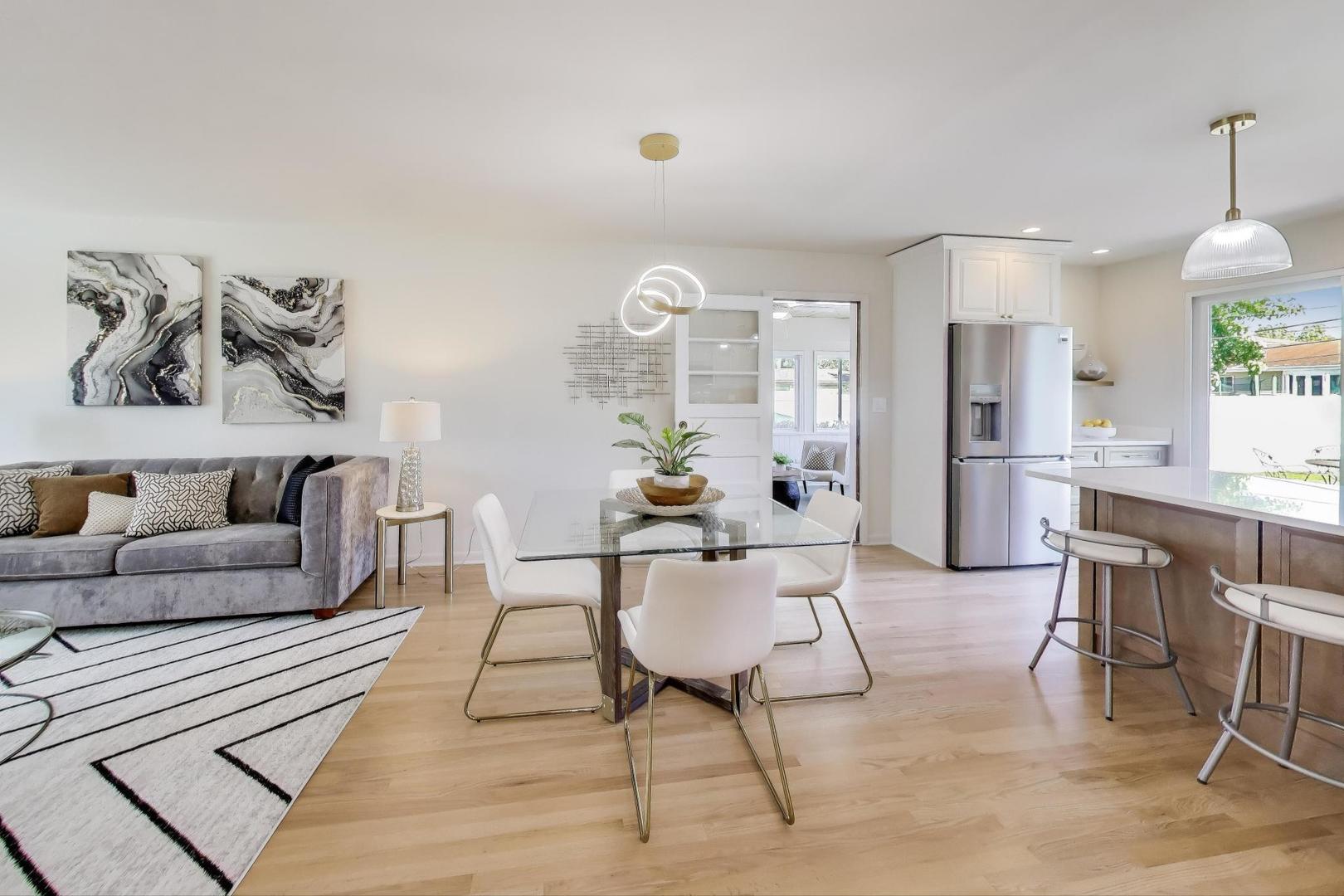 877 S Cedar Avenue, Elmhurst, IL 60126