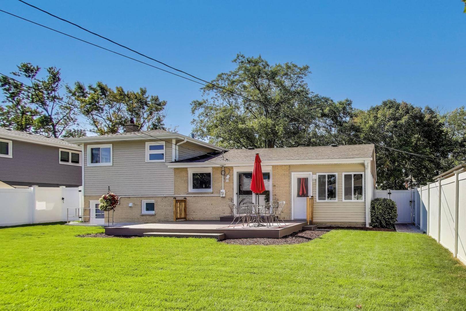 877 S Cedar Avenue, Elmhurst, IL 60126