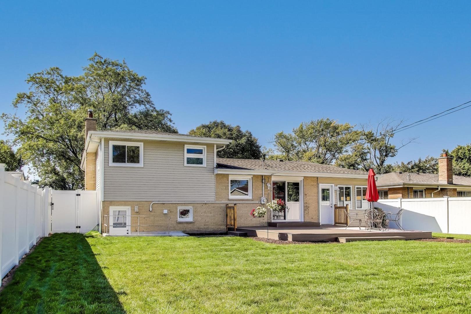 877 S Cedar Avenue, Elmhurst, IL 60126