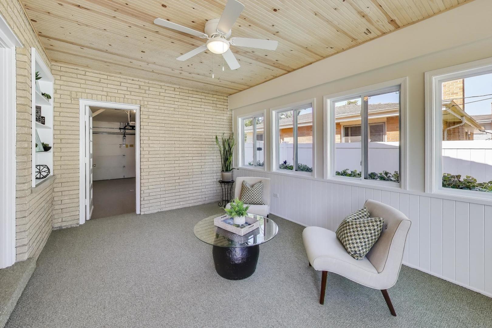 877 S Cedar Avenue, Elmhurst, IL 60126