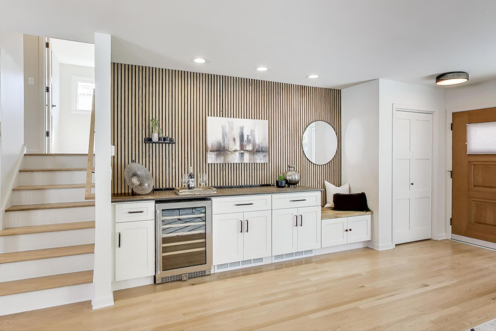 877 S Cedar Avenue, Elmhurst, IL 60126