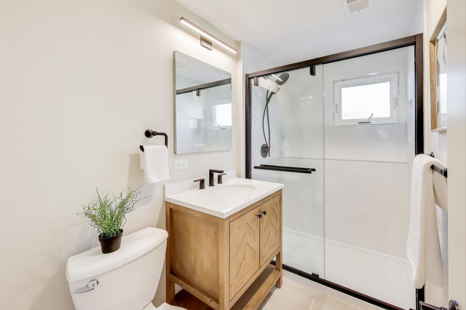 877 S Cedar Avenue, Elmhurst, IL 60126