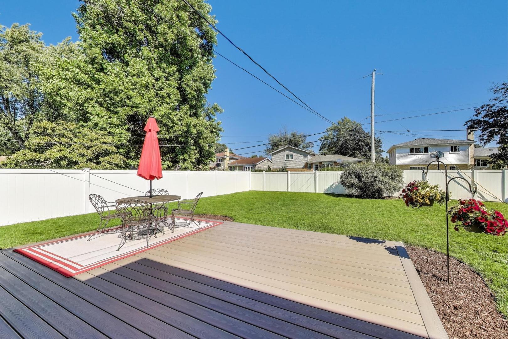 877 S Cedar Avenue, Elmhurst, IL 60126