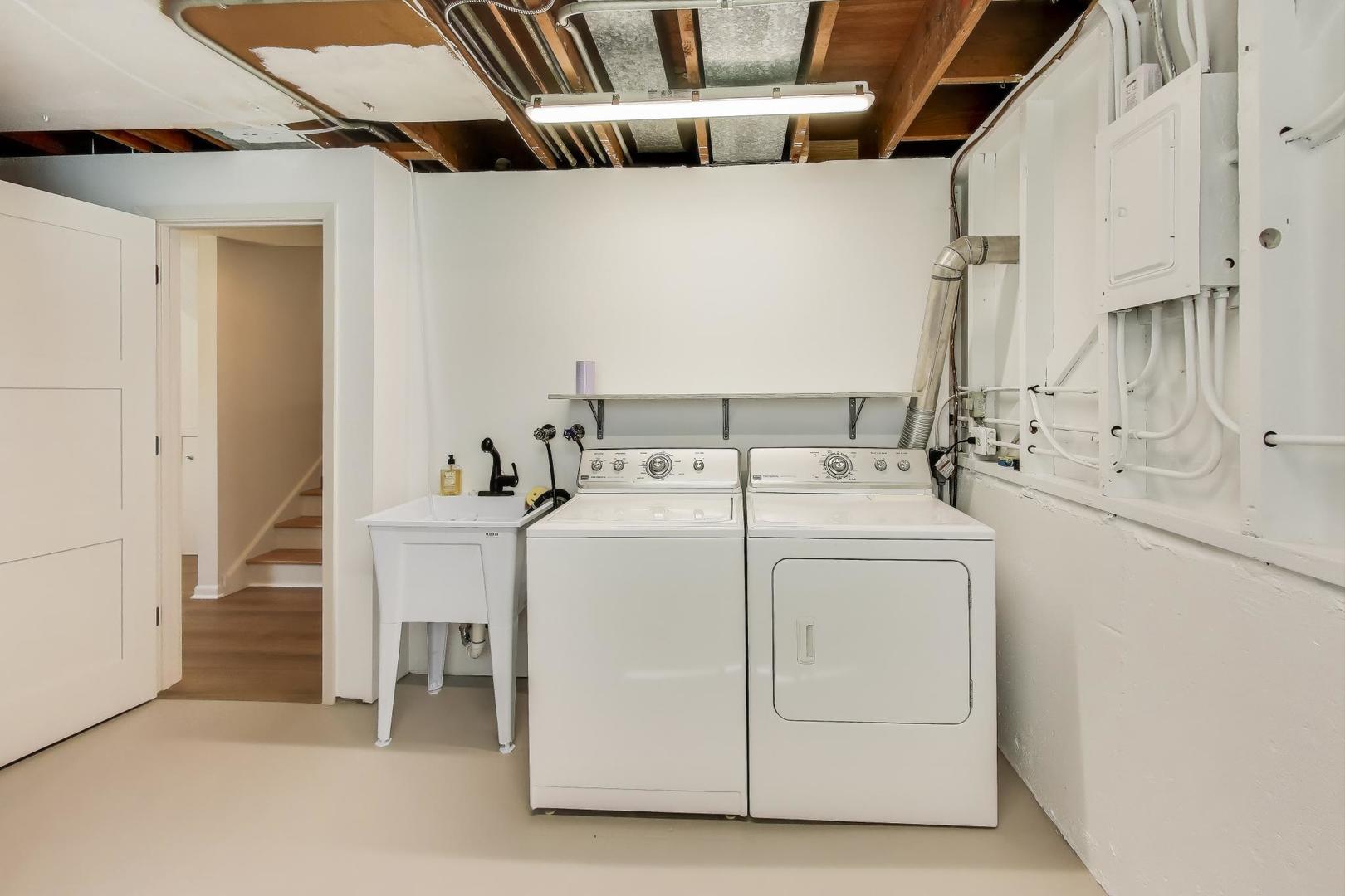 877 S Cedar Avenue, Elmhurst, IL 60126