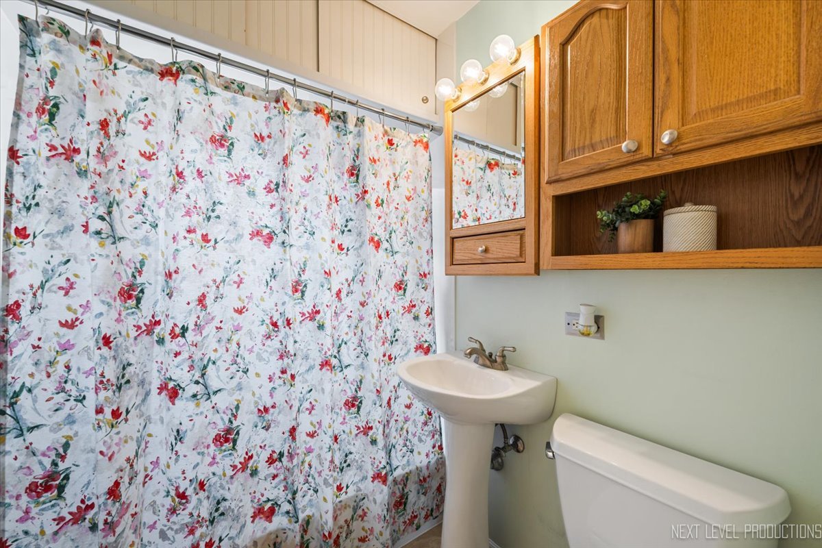 2440 S 20th Avenue, Broadview, IL 60155