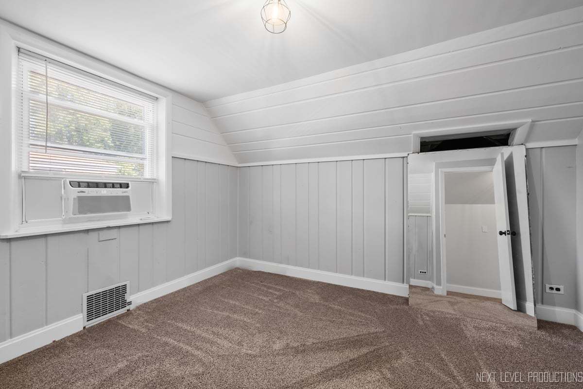 2440 S 20th Avenue, Broadview, IL 60155