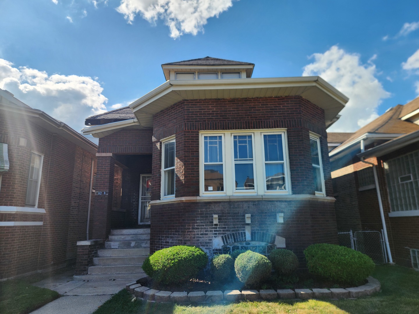 8228 S Saint Lawrence Avenue, Chicago, IL 60619