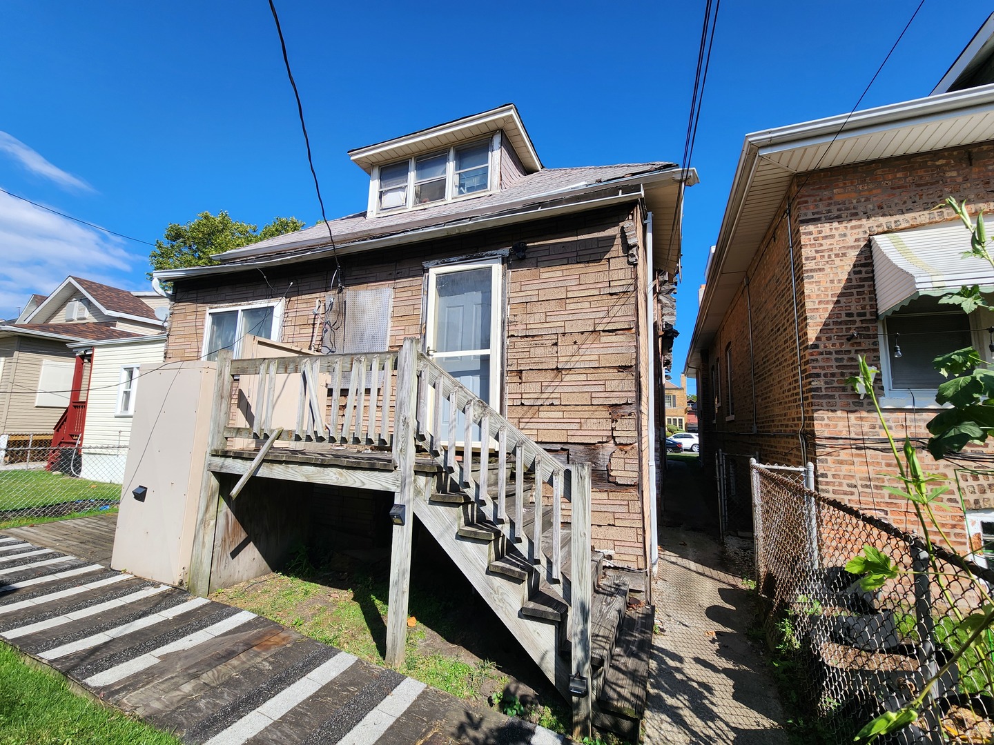 8228 S Saint Lawrence Avenue, Chicago, IL 60619