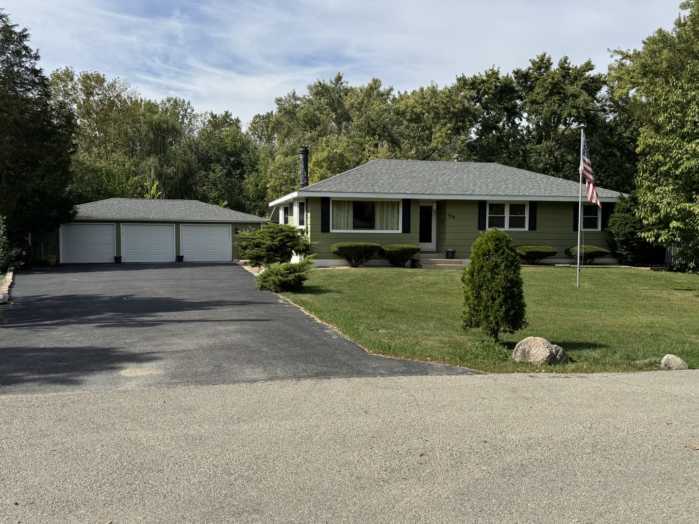 609 Oak Street, Lockport, IL 60441