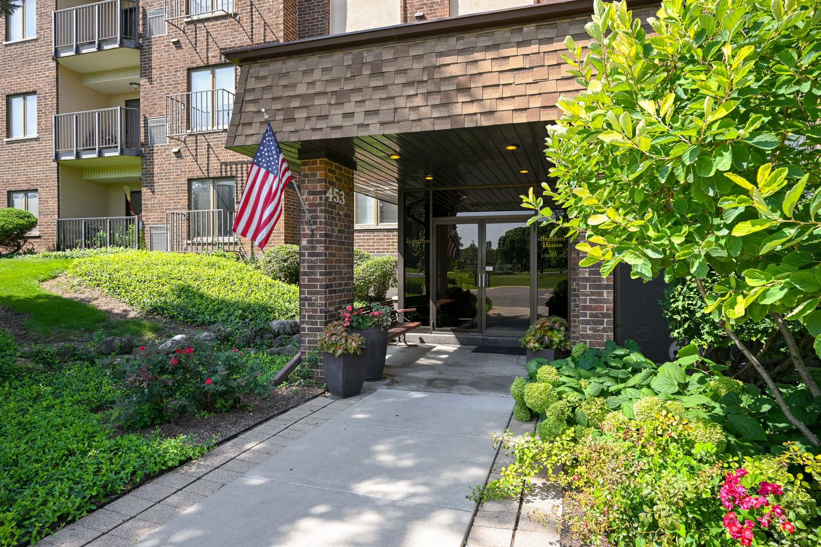 453 Raintree Drive #5E, Glen Ellyn, IL 60137