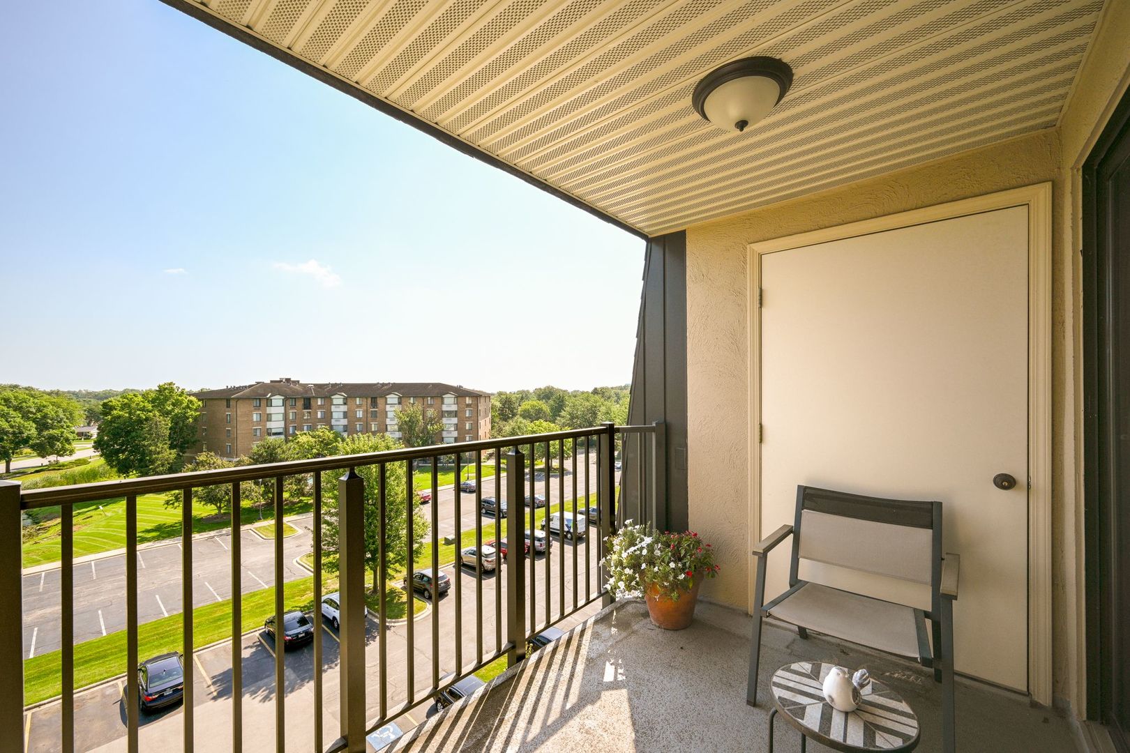 453 Raintree Drive #5E, Glen Ellyn, IL 60137