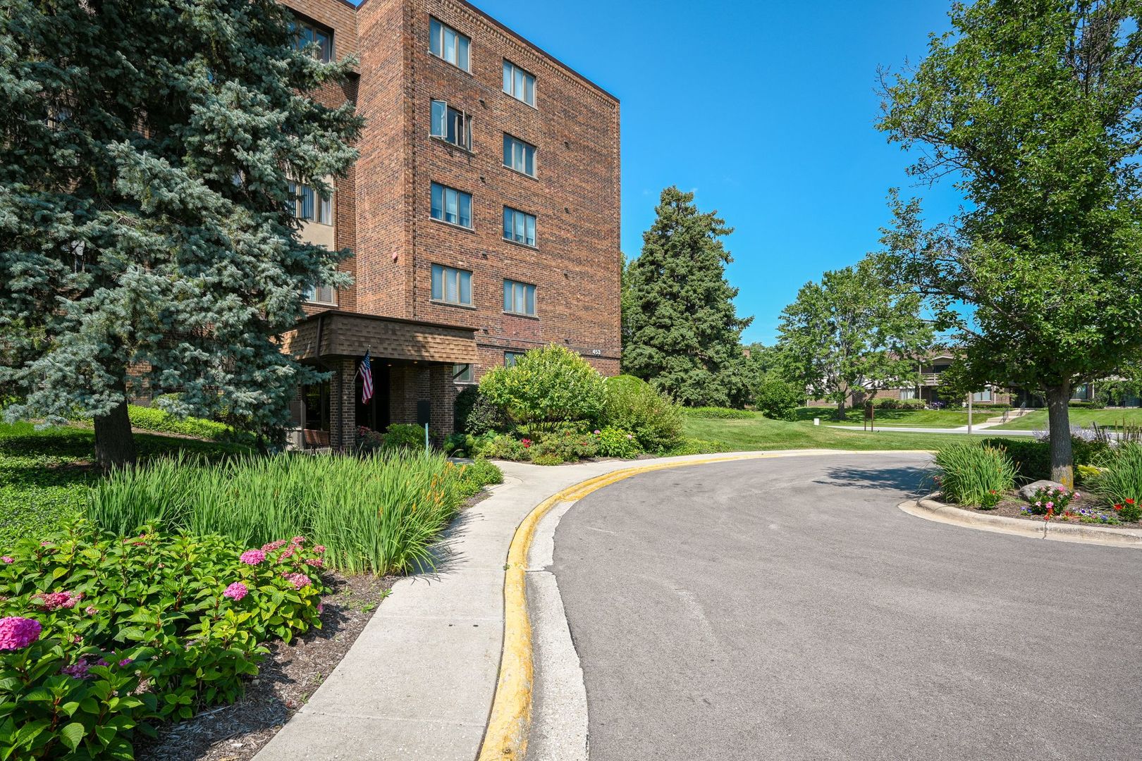 453 Raintree Drive #5E, Glen Ellyn, IL 60137