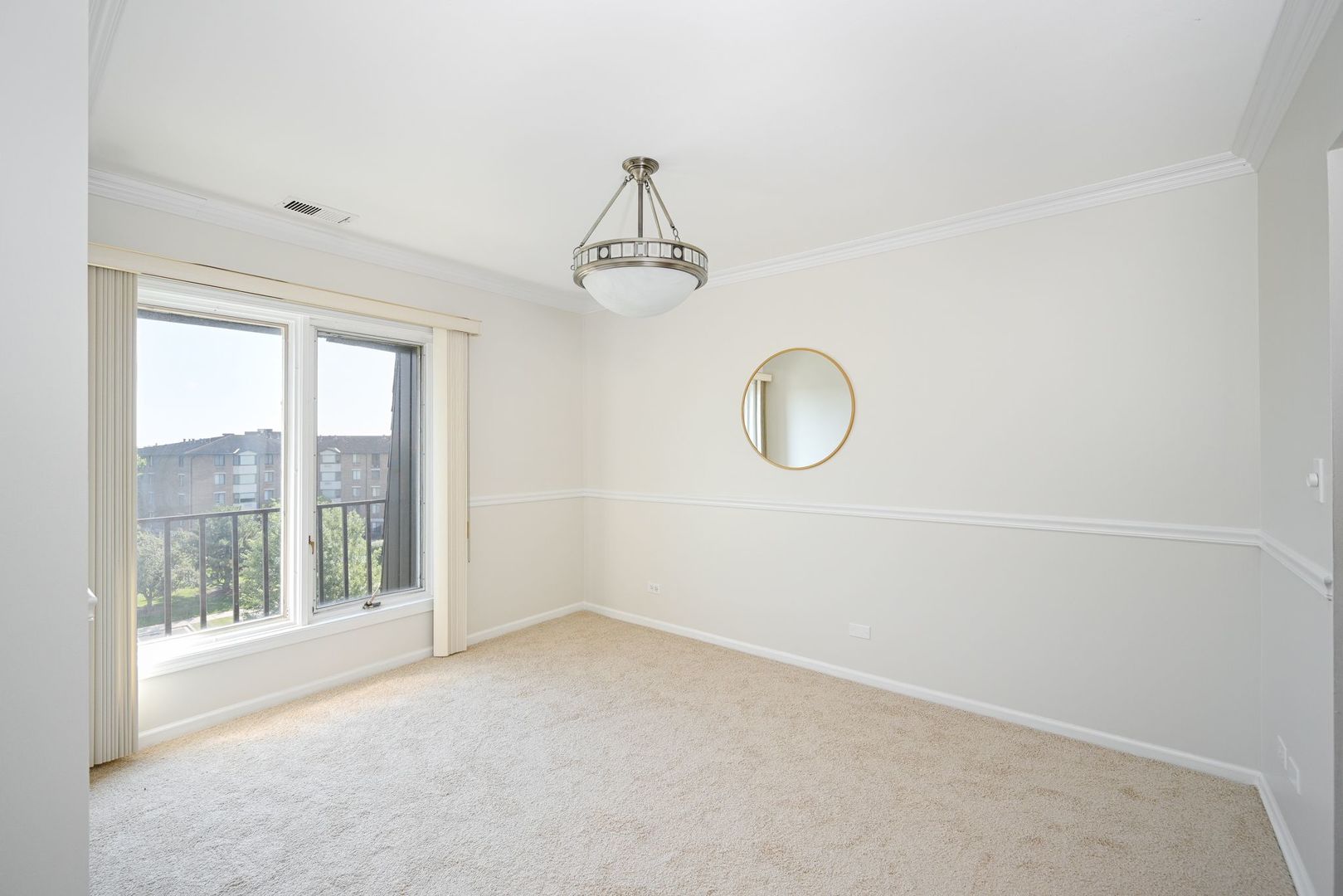 453 Raintree Drive #5E, Glen Ellyn, IL 60137