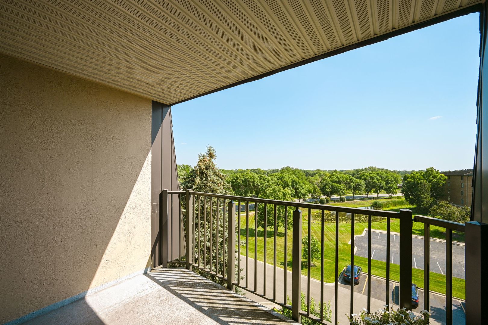 453 Raintree Drive #5E, Glen Ellyn, IL 60137