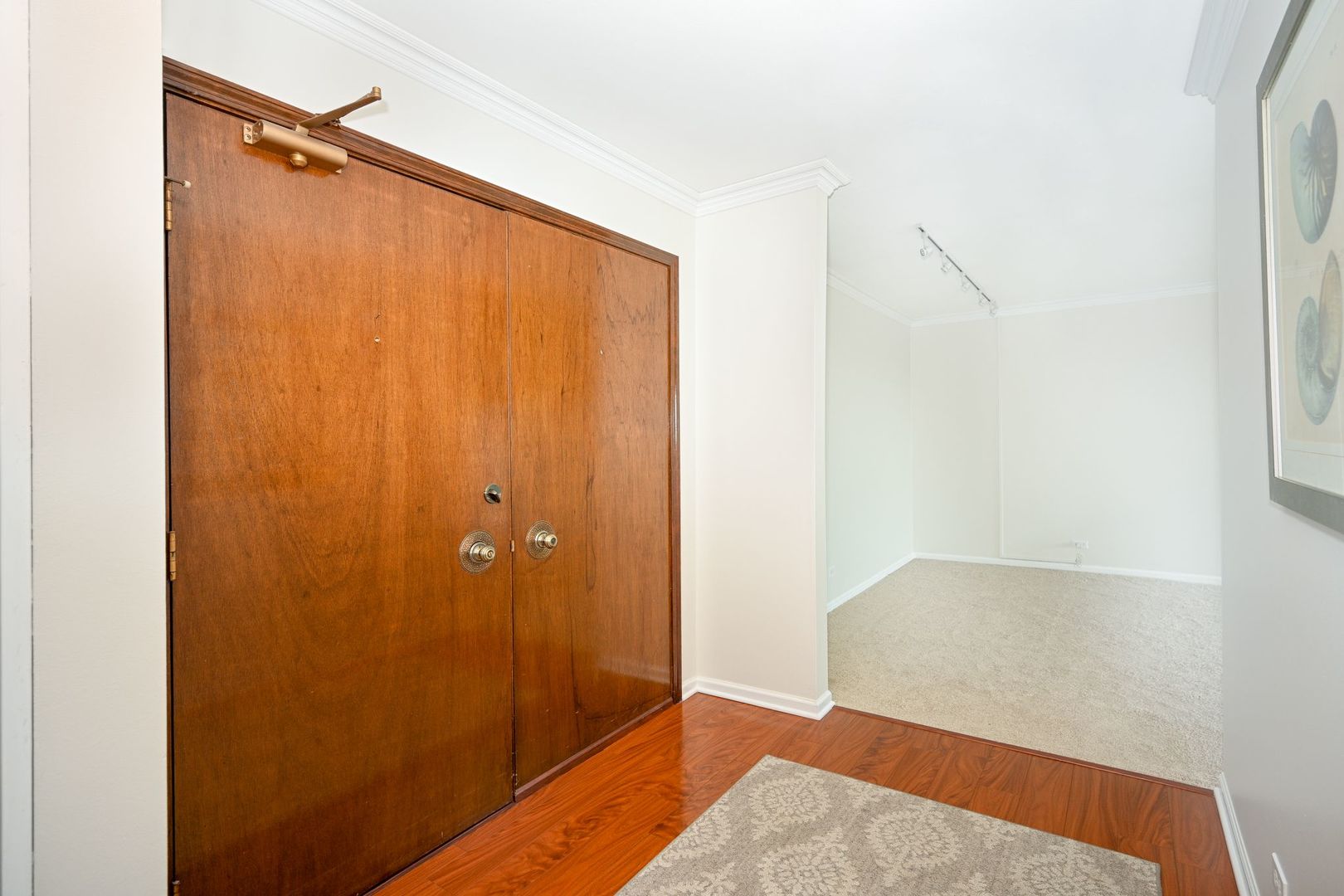 453 Raintree Drive #5E, Glen Ellyn, IL 60137