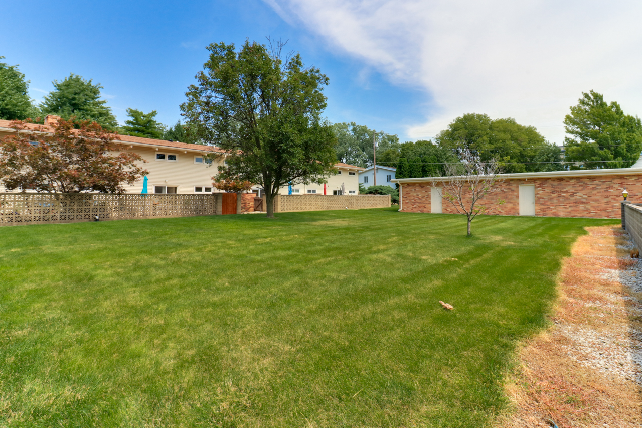 2202 E Lincoln Street #7, Bloomington, IL 61701