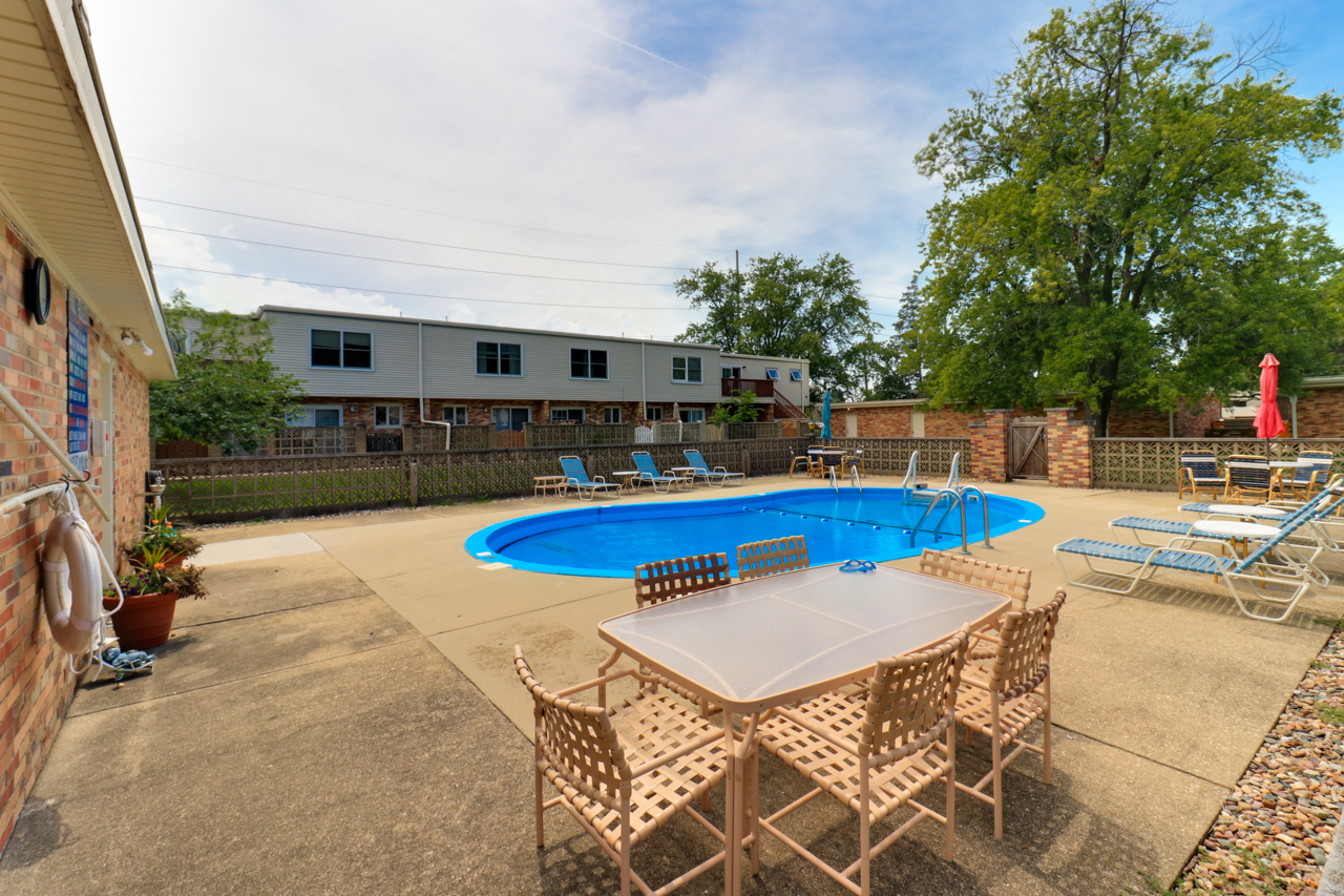 2202 E Lincoln Street #7, Bloomington, IL 61701