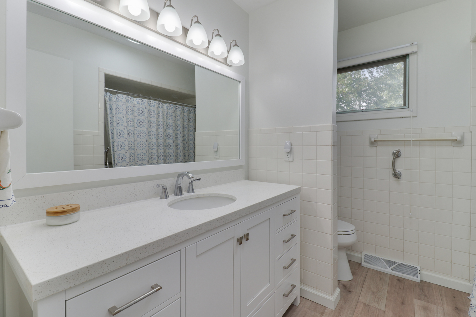 2202 E Lincoln Street #7, Bloomington, IL 61701