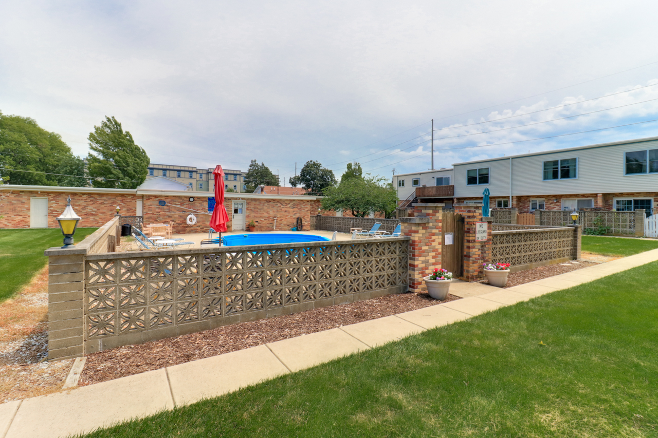 2202 E Lincoln Street #7, Bloomington, IL 61701