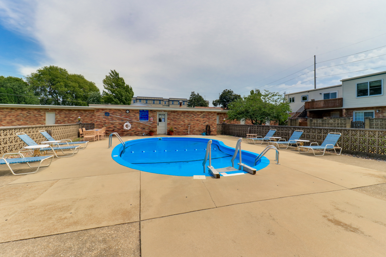 2202 E Lincoln Street #7, Bloomington, IL 61701