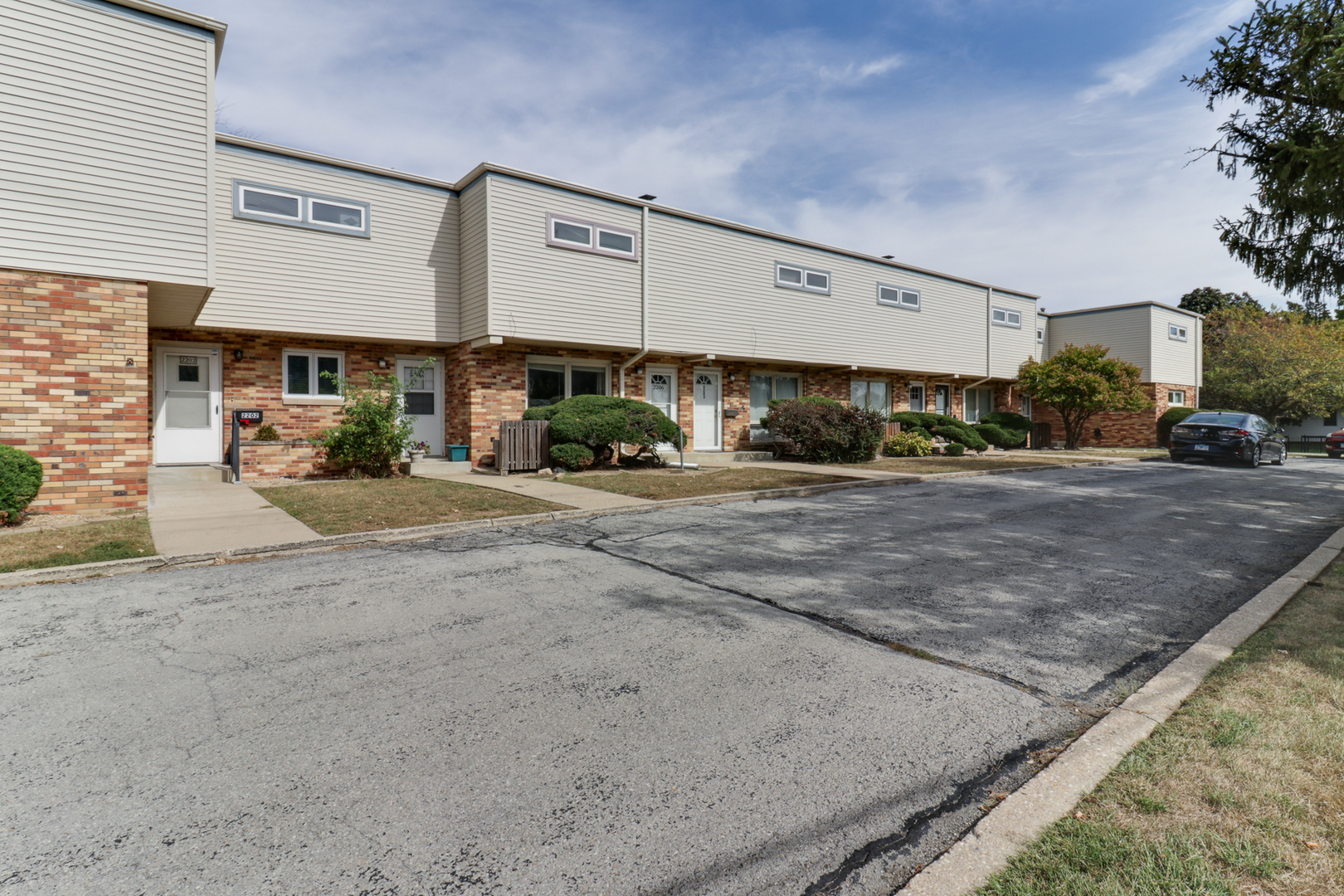 2202 E Lincoln Street #7, Bloomington, IL 61701