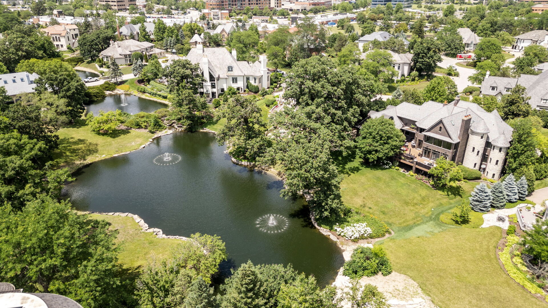 17 Ambriance Drive, Burr Ridge, IL 60527