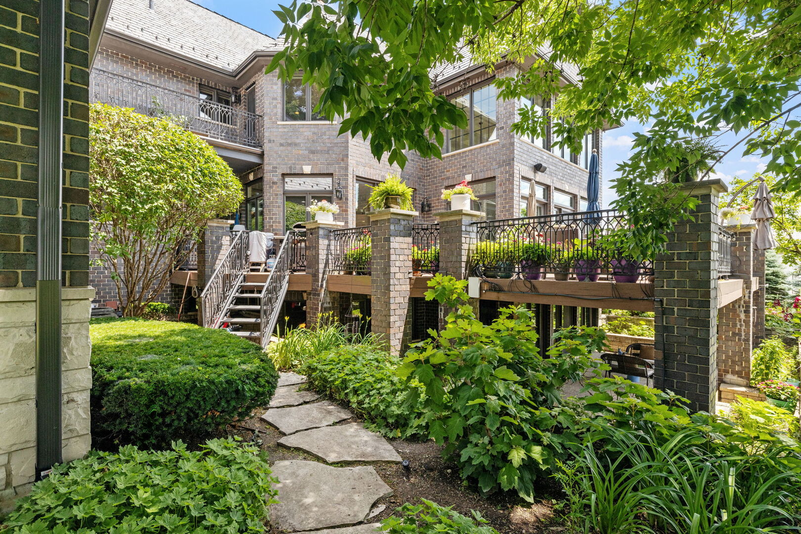 17 Ambriance Drive, Burr Ridge, IL 60527