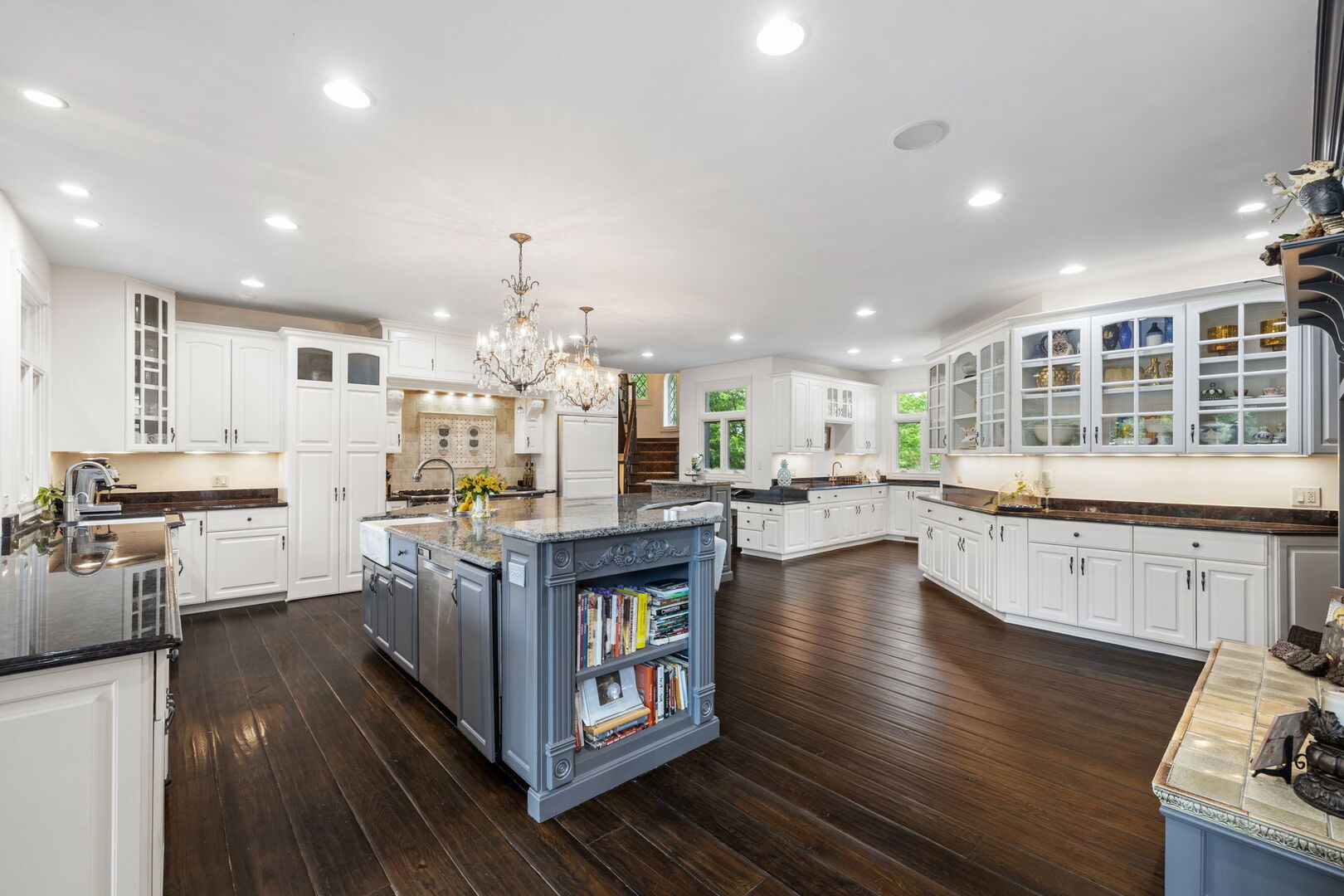 17 Ambriance Drive, Burr Ridge, IL 60527