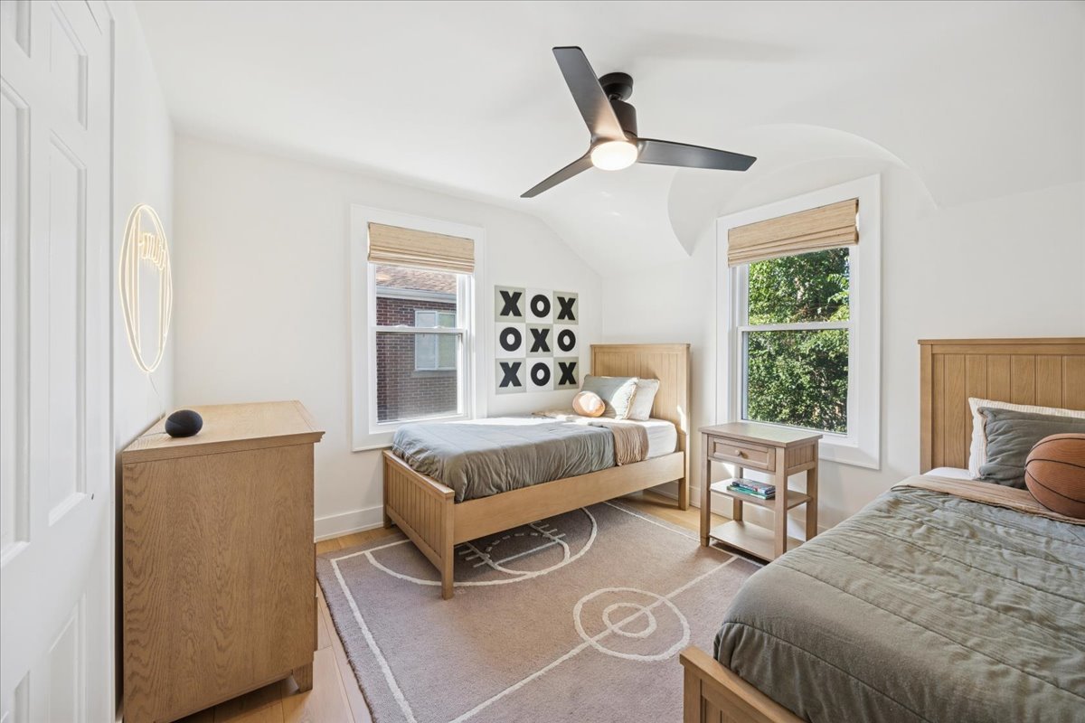 9646 S Leavitt Street, Chicago, IL 60643