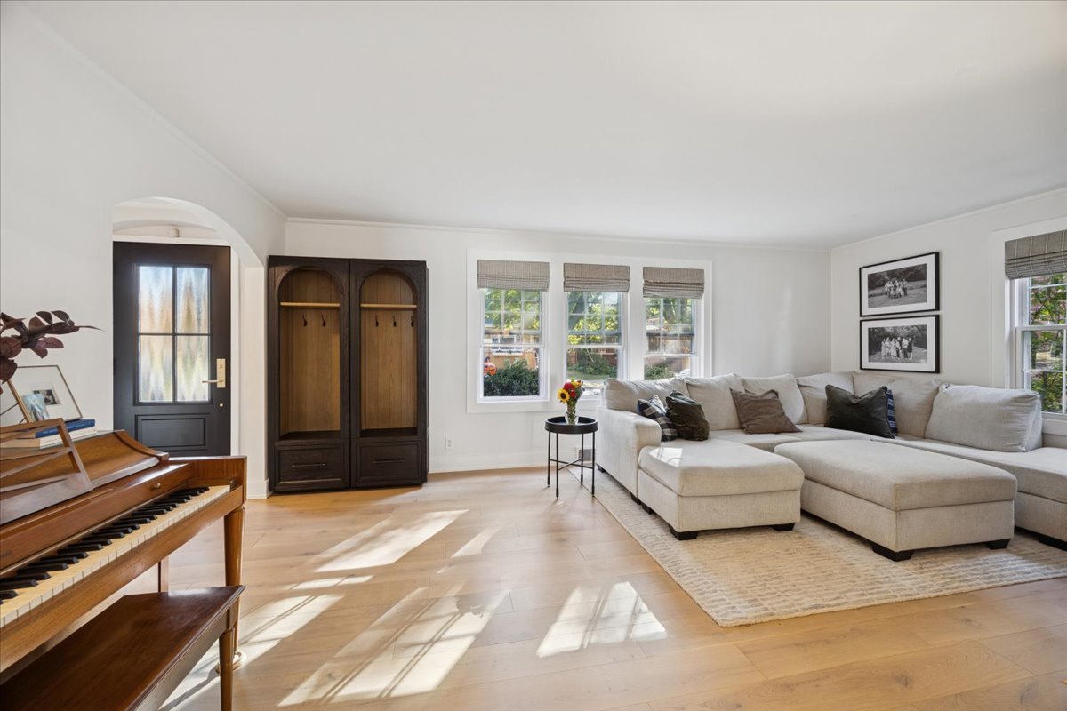 9646 S Leavitt Street, Chicago, IL 60643