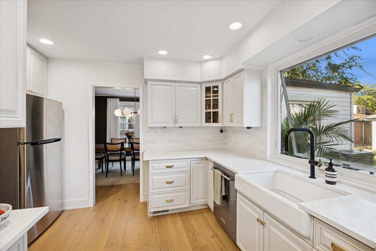 9646 S Leavitt Street, Chicago, IL 60643