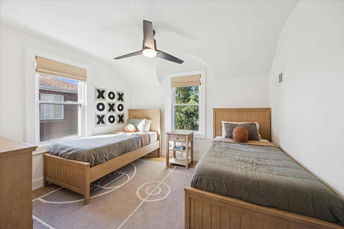 9646 S Leavitt Street, Chicago, IL 60643