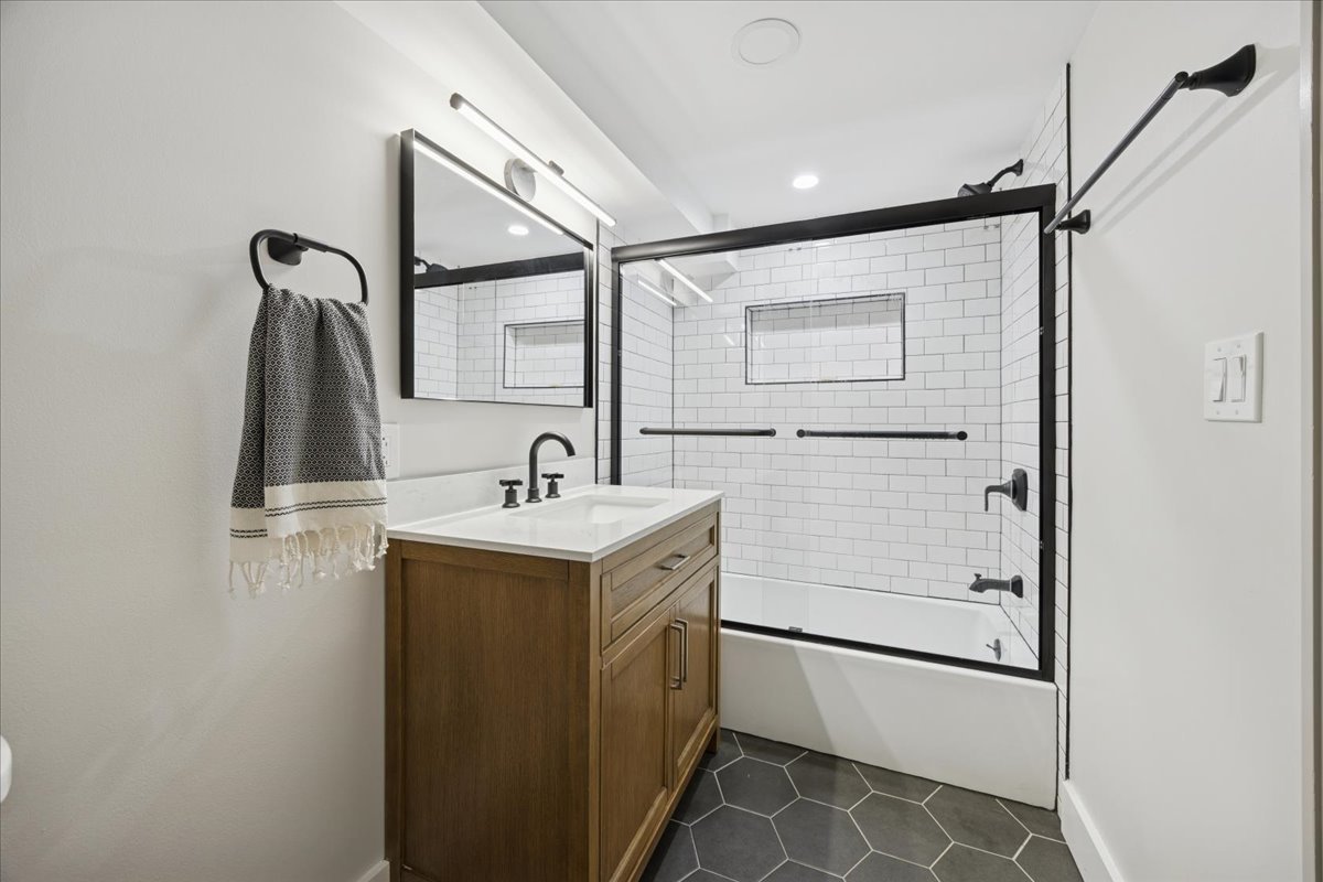 9646 S Leavitt Street, Chicago, IL 60643